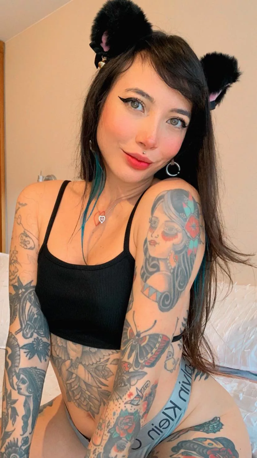 I’m looking you 👀 posted by Spacialkitty_