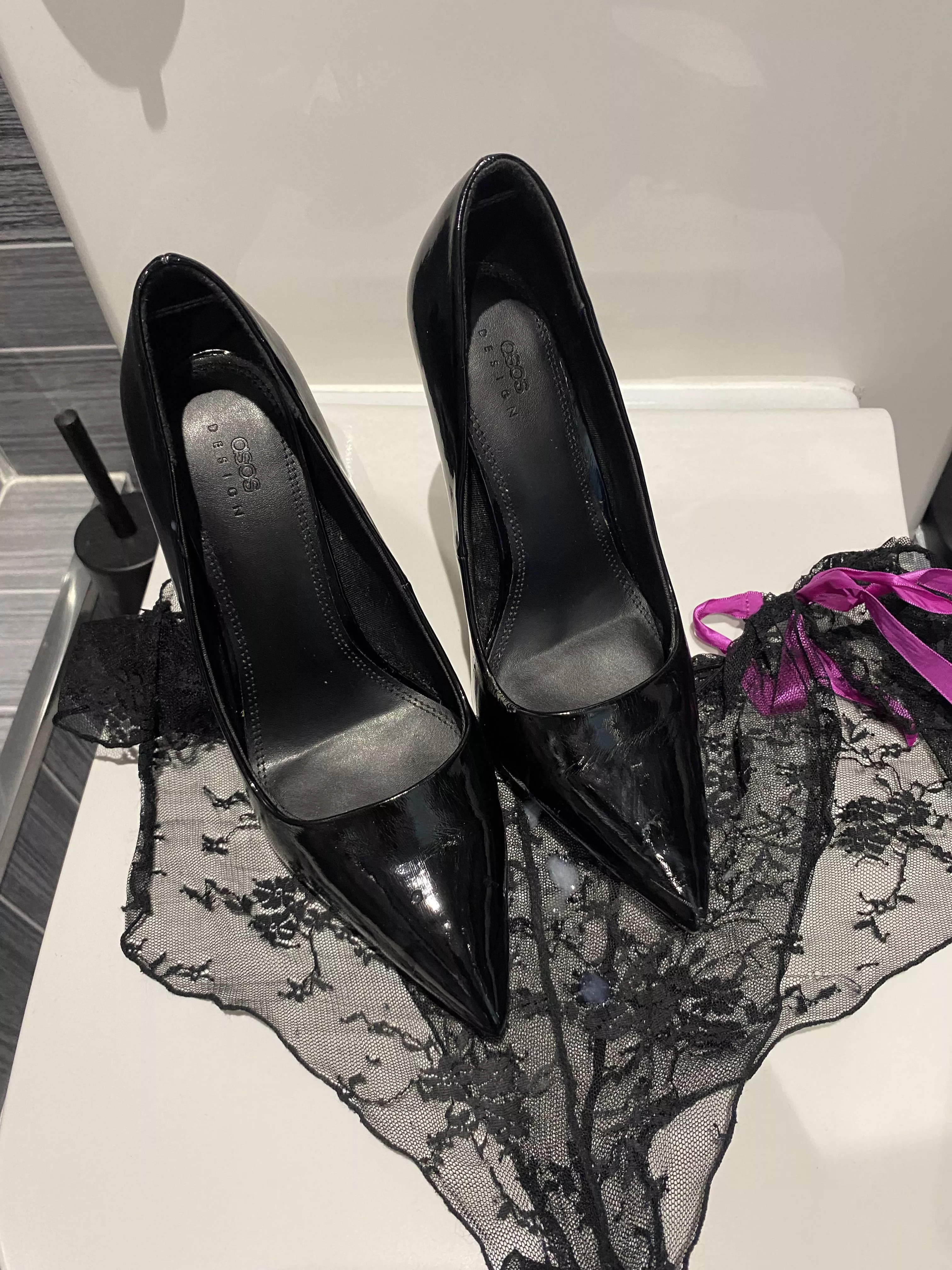 Lacey knickers posted by stilettoheels89