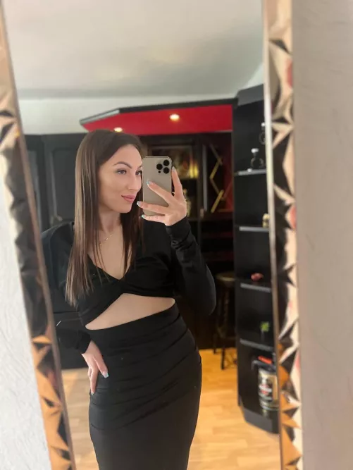 Looking closer you can see my hard nips by sreezi