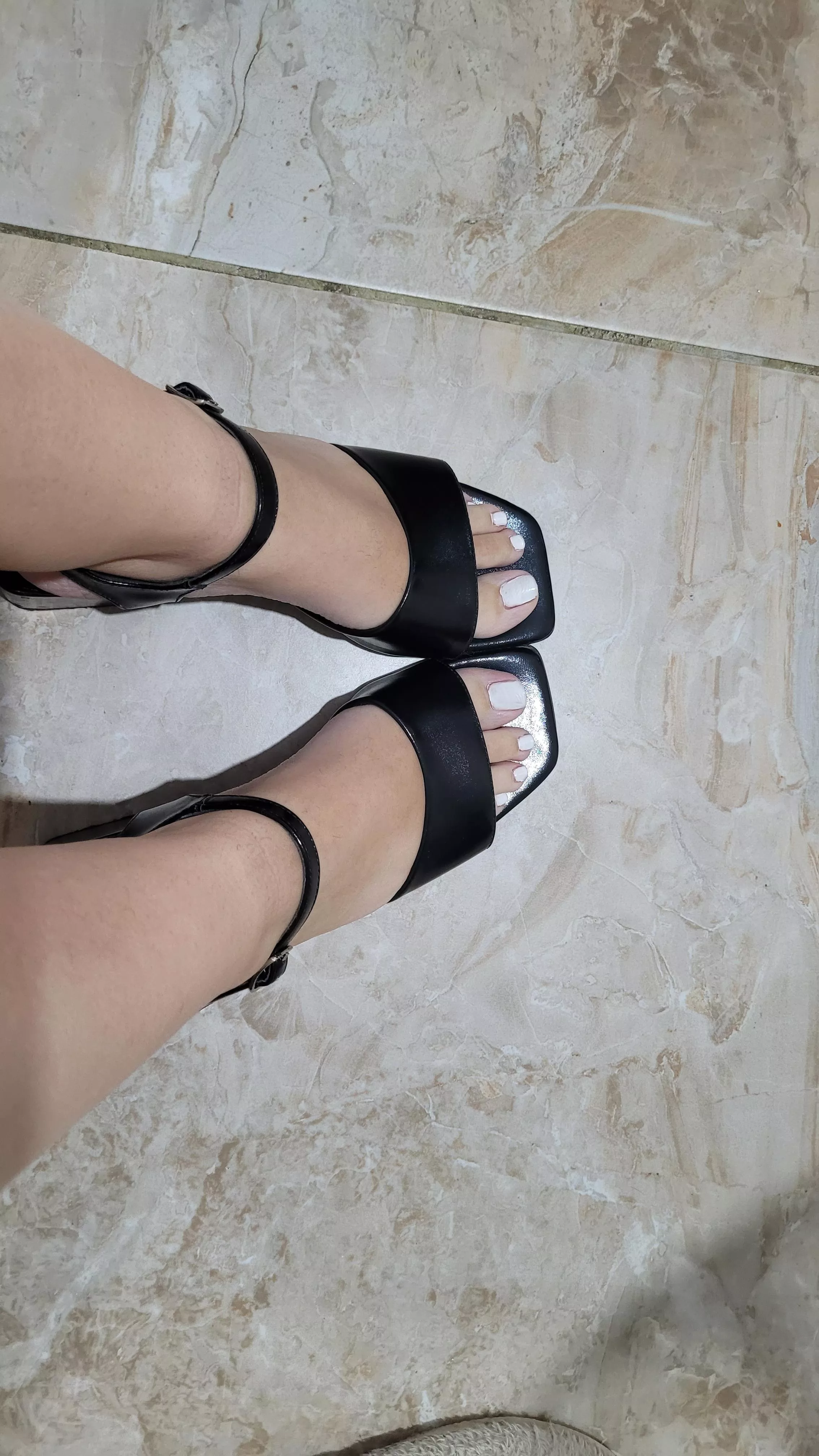 low heels and impeccable nails. excellent combination   posted by lovelaura22