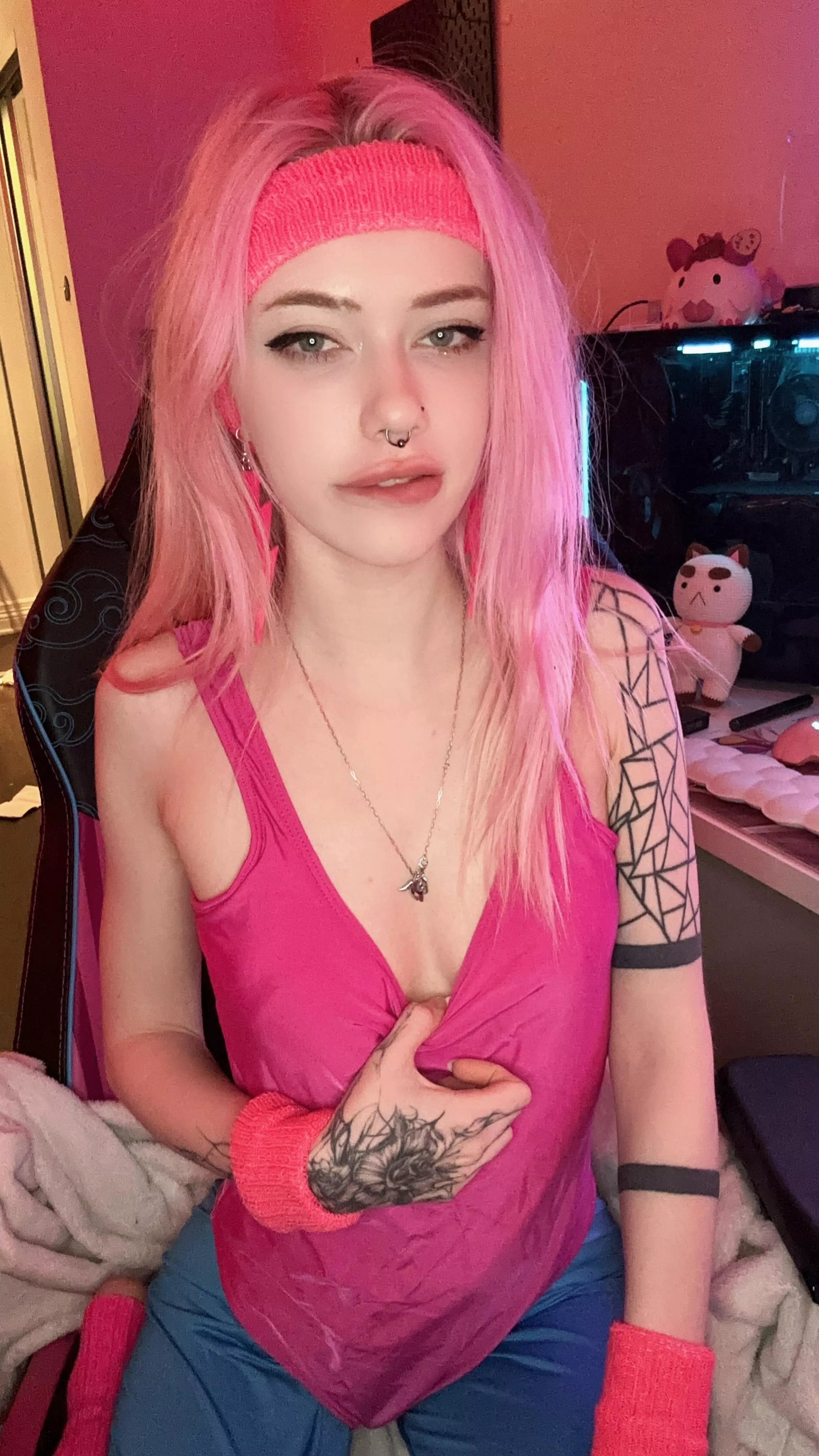 Matching my outfit to my hair  posted by saekkico