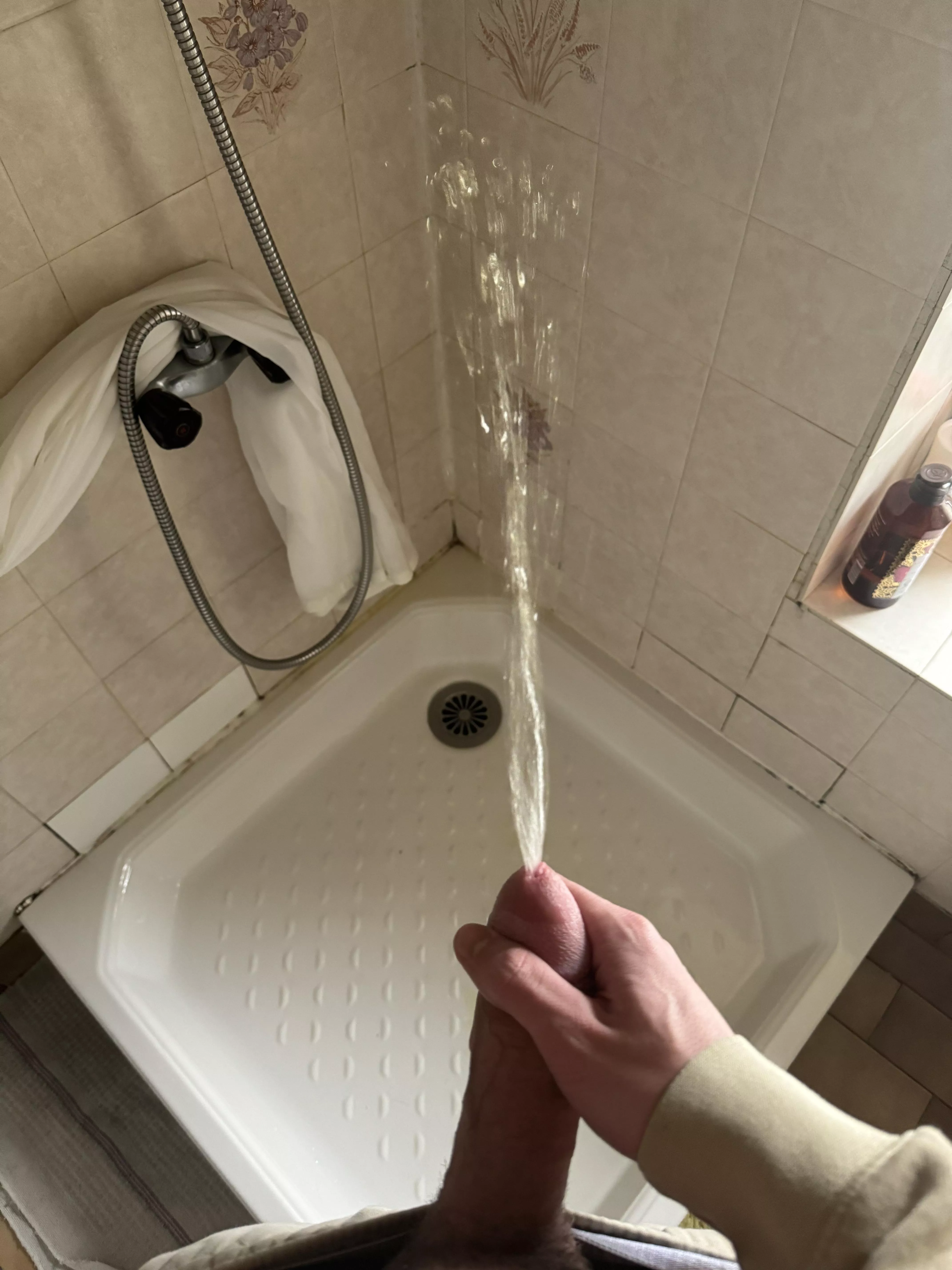 Pissing in the shower, whish I had someone to do that with posted by yanishuged1