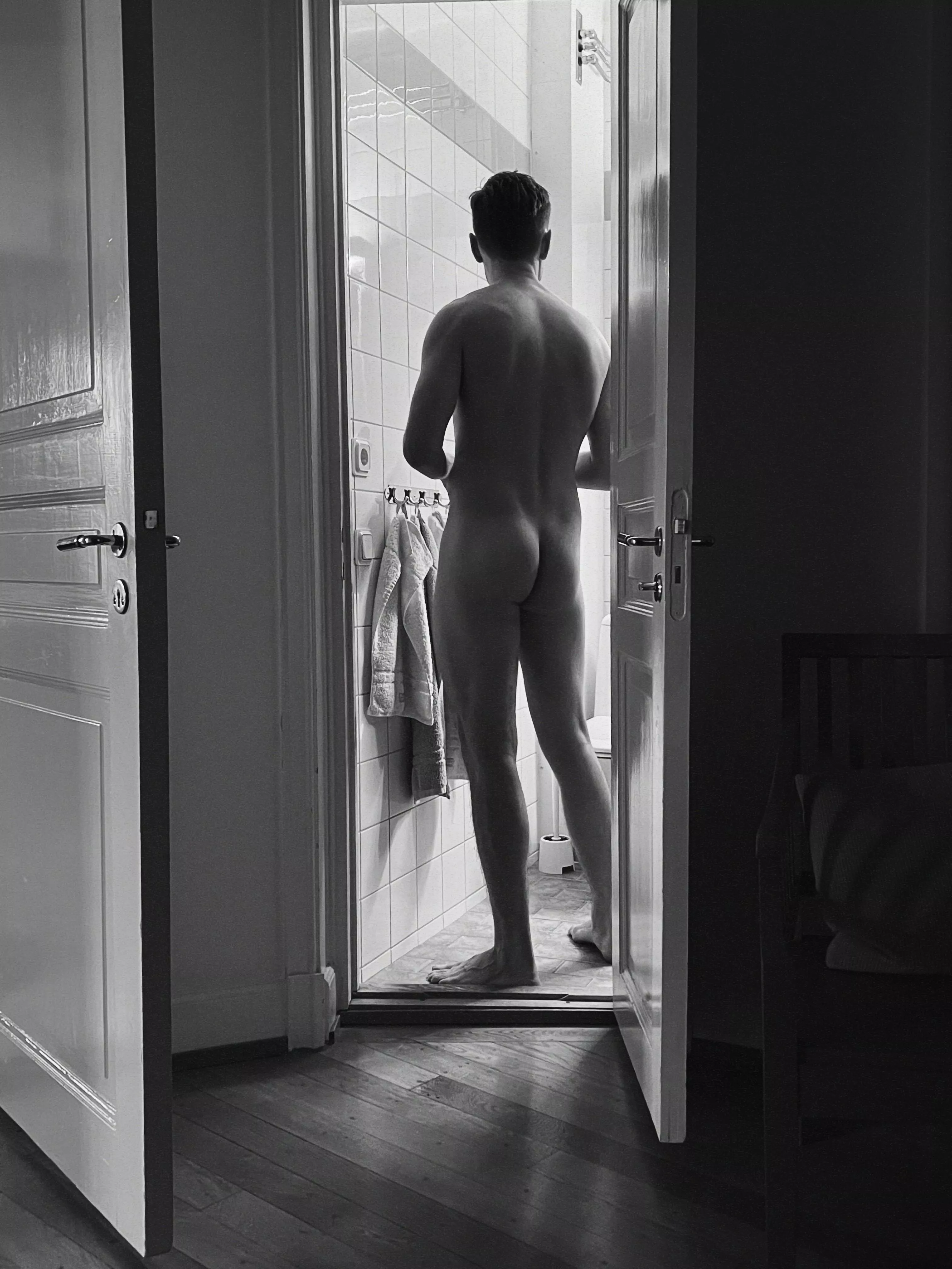 POW you’re my roommate, I’m always naked 🤫 posted by Prestigious-Young-59