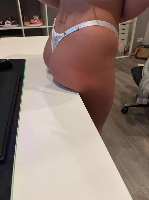 put me over the desk and put it in posted by traccarol