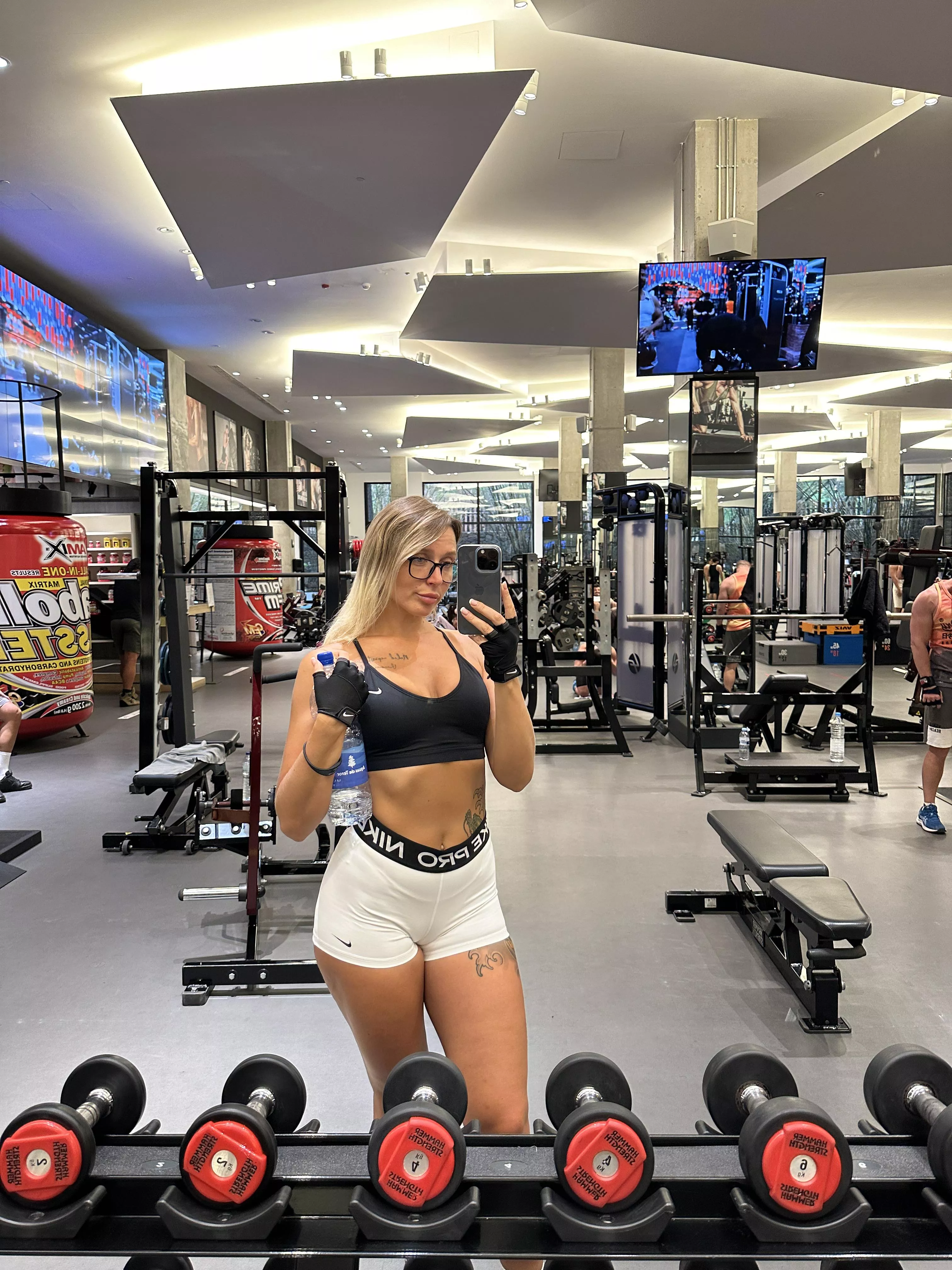 Someone free after my gym workout.. [f] posted by Striking_Relative242