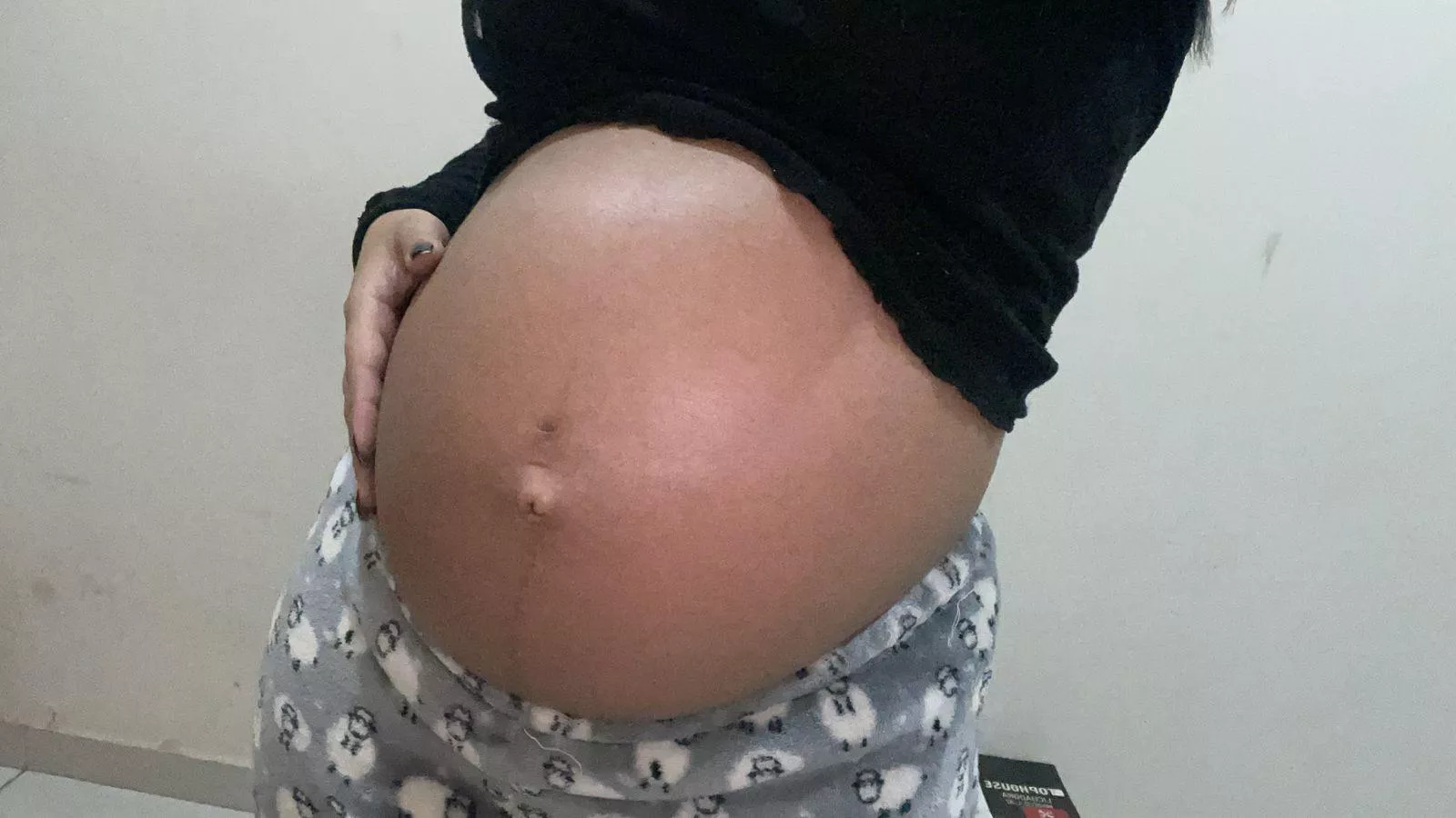 Sweet dreams wishes you this big belly posted by Gilrl_latin56