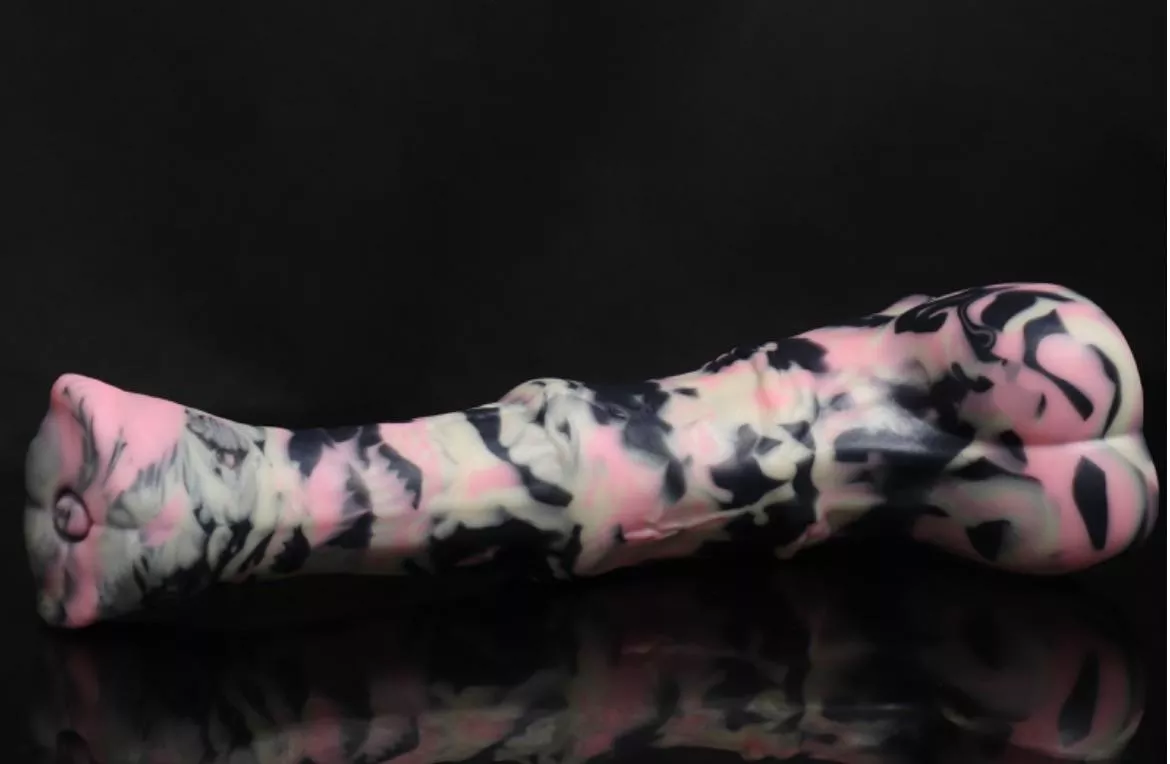 This zebra dick just wouldn’t stop talking to me posted by PepperLipChiliTongue