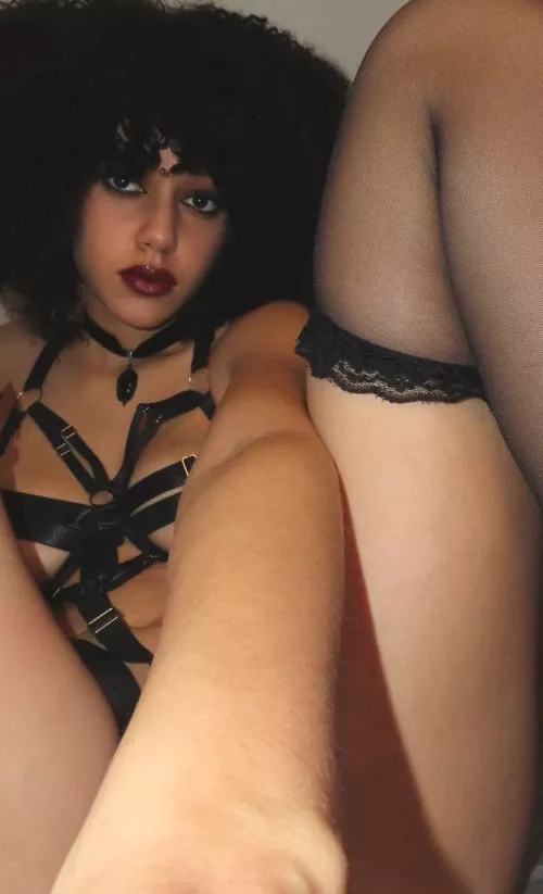 What's the most attractive: a good body or a cute face? by Samiraxoxodarky