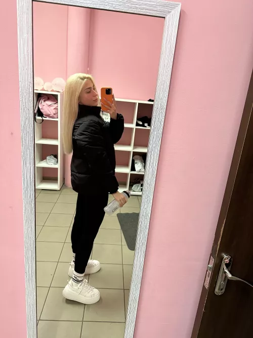 wife Just wanted to show what my class mates are missing out every day😇 by kindias2020