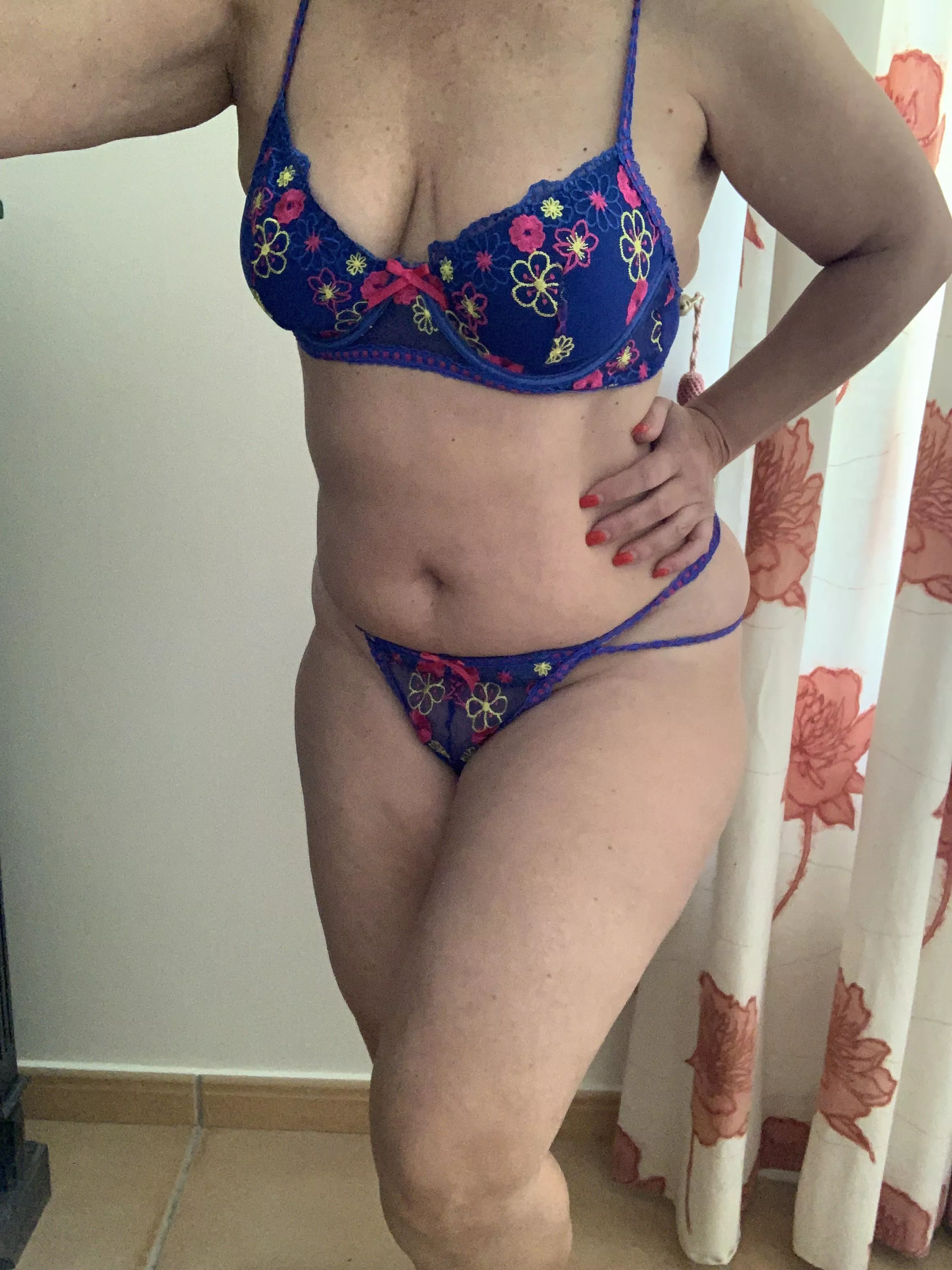 You into Milfs @mrs_sisiu posted by MrsSisiuxxx