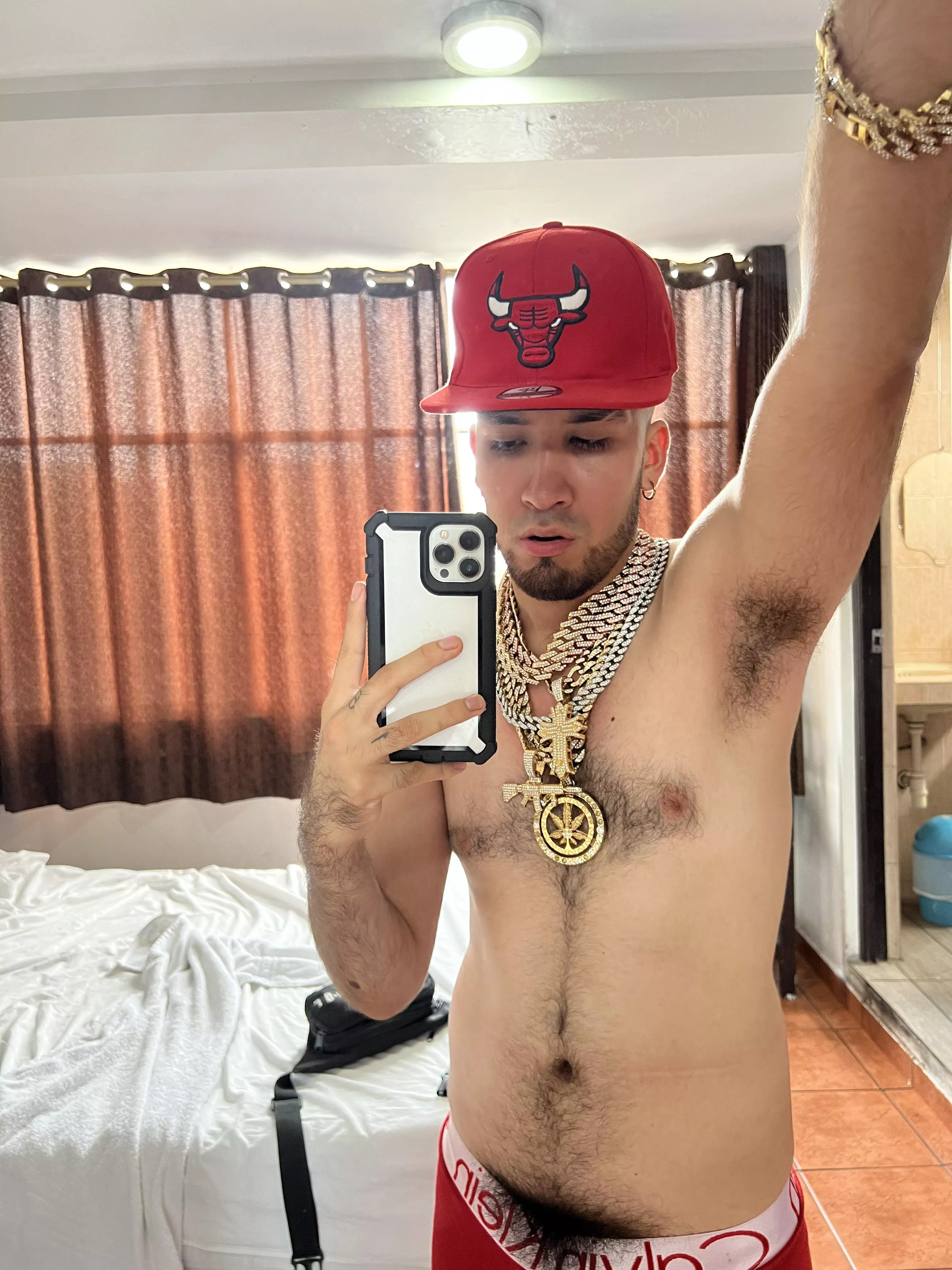 [23] wassup bros,,, do you like hairy guys like me? 🔥🔥🔥 posted by jaaaxonn