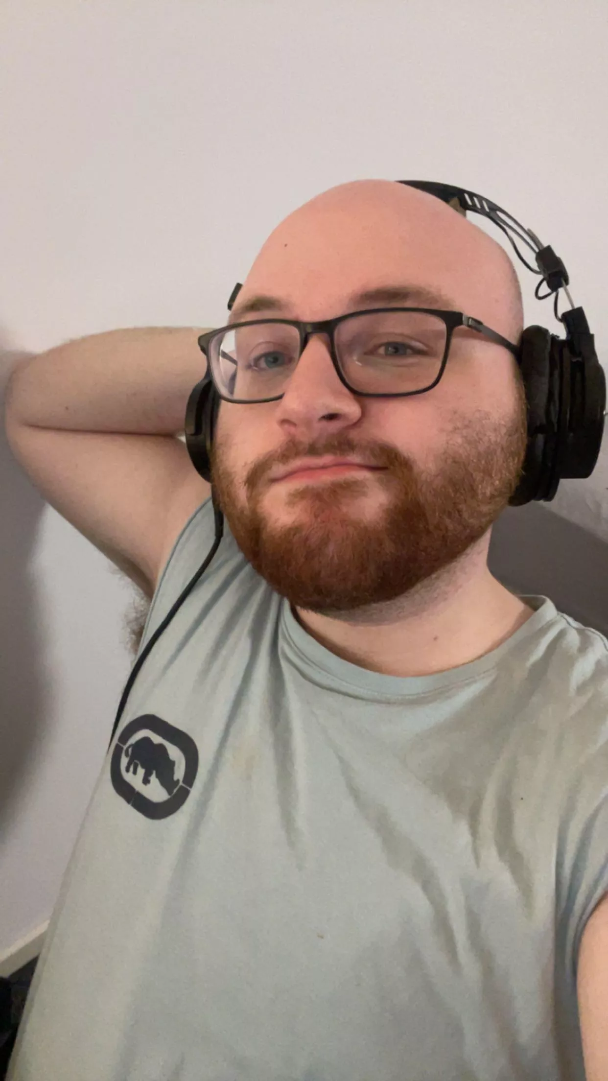 24 Aussie, anyone wanna chat before bed? posted by Dragonfleck