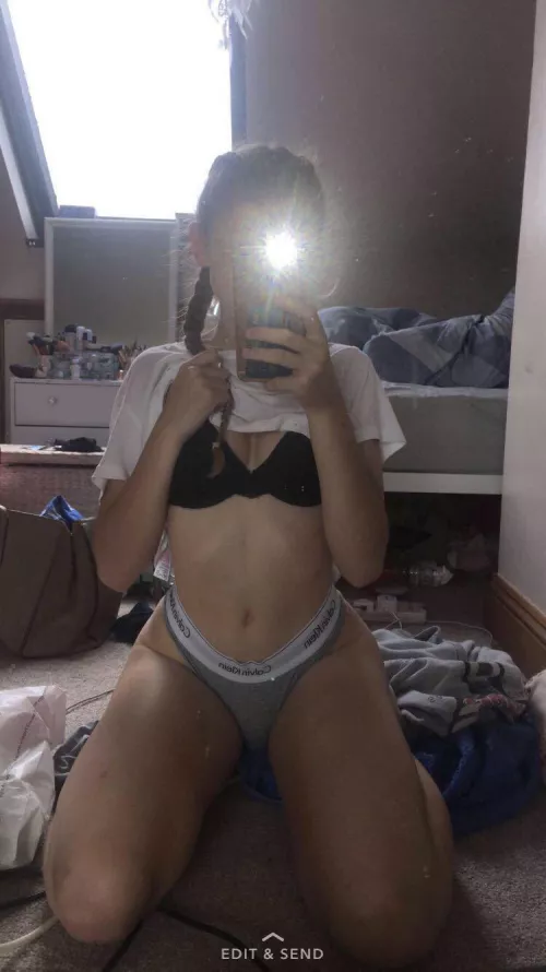 Am I hot? by skylar_may17