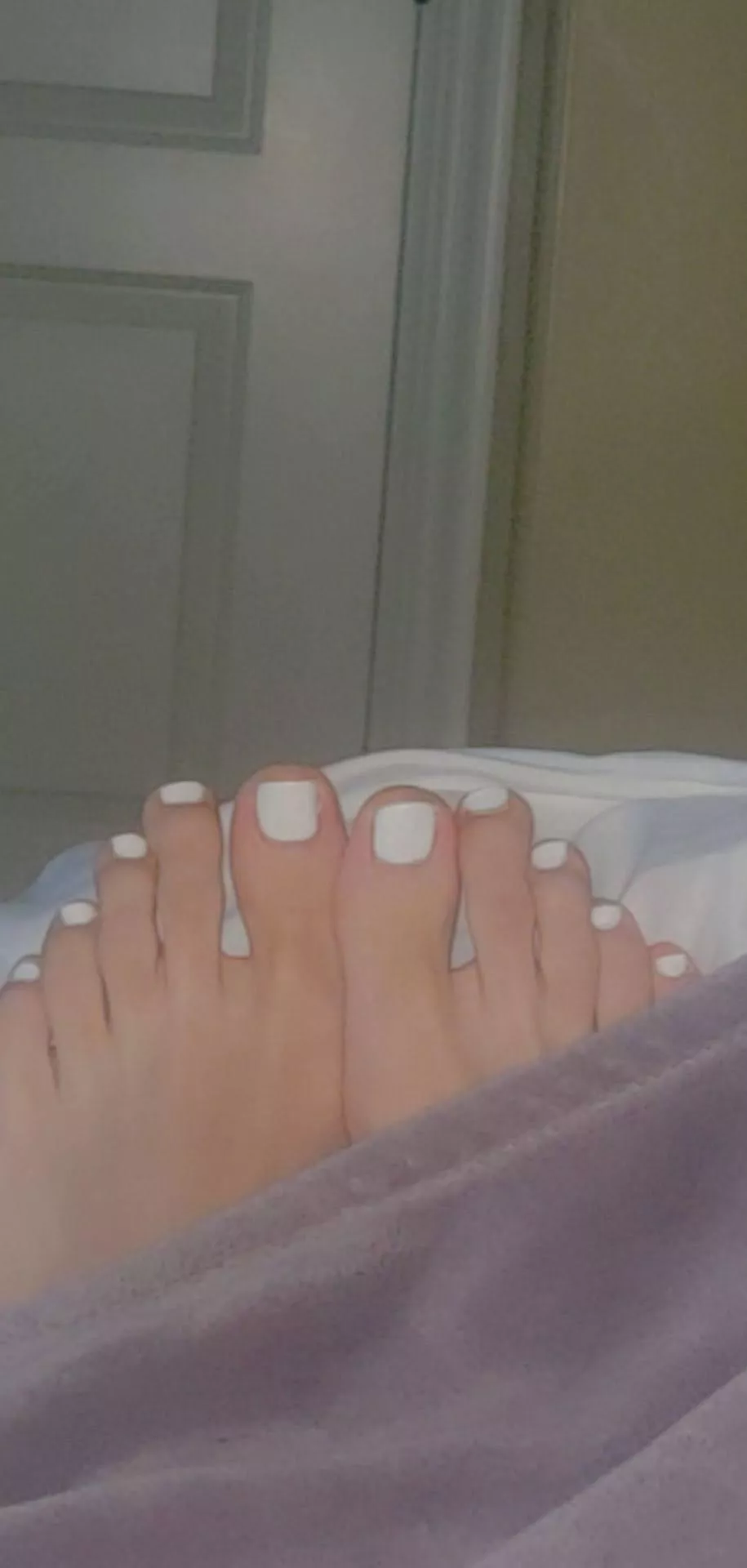 Are ‘boy feet’ even sexy? 😭 posted by HaileyKarma