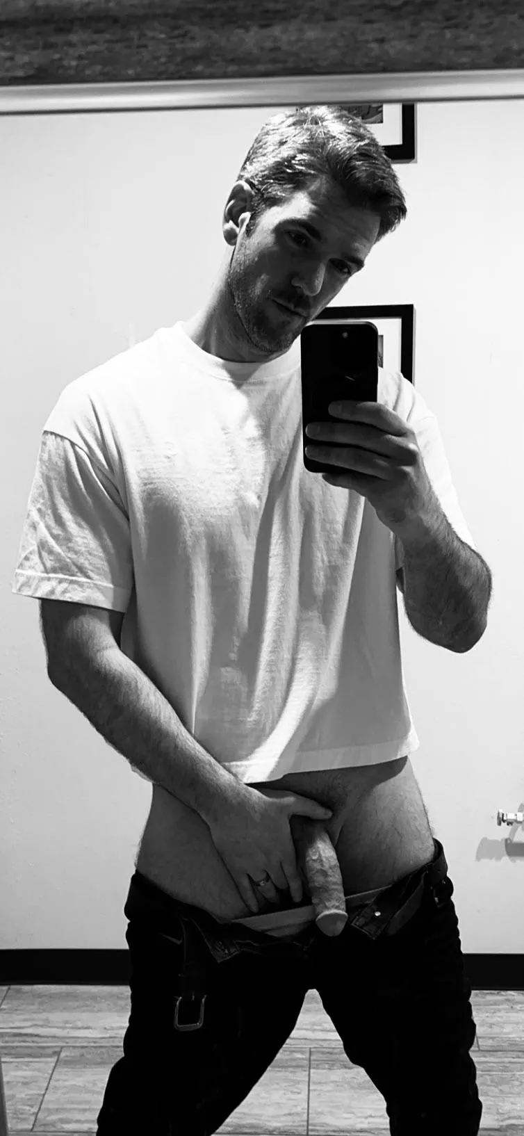 Bathroom #33 posted by hugefrigginguy2