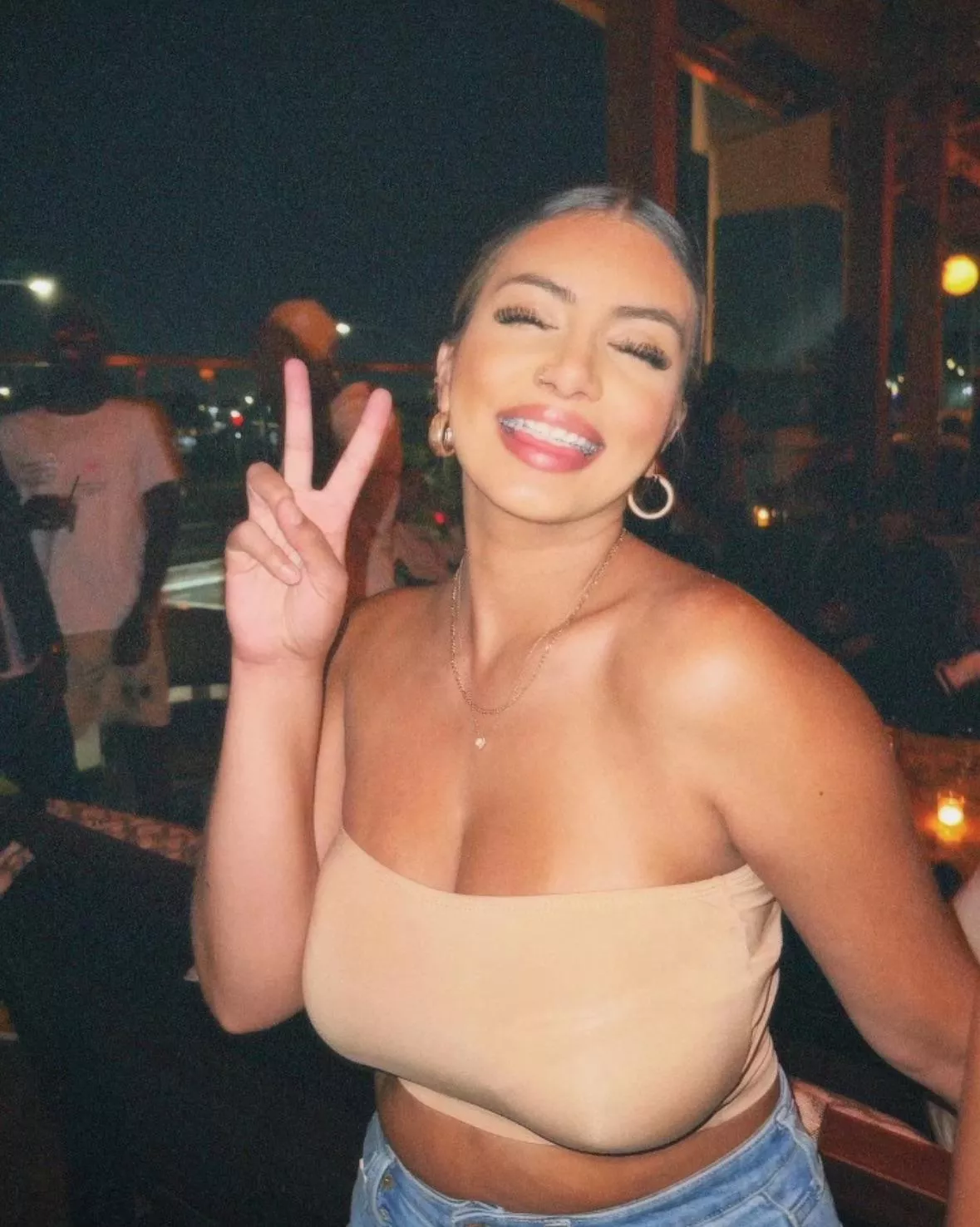 Big in beige  posted by anonymous123456_