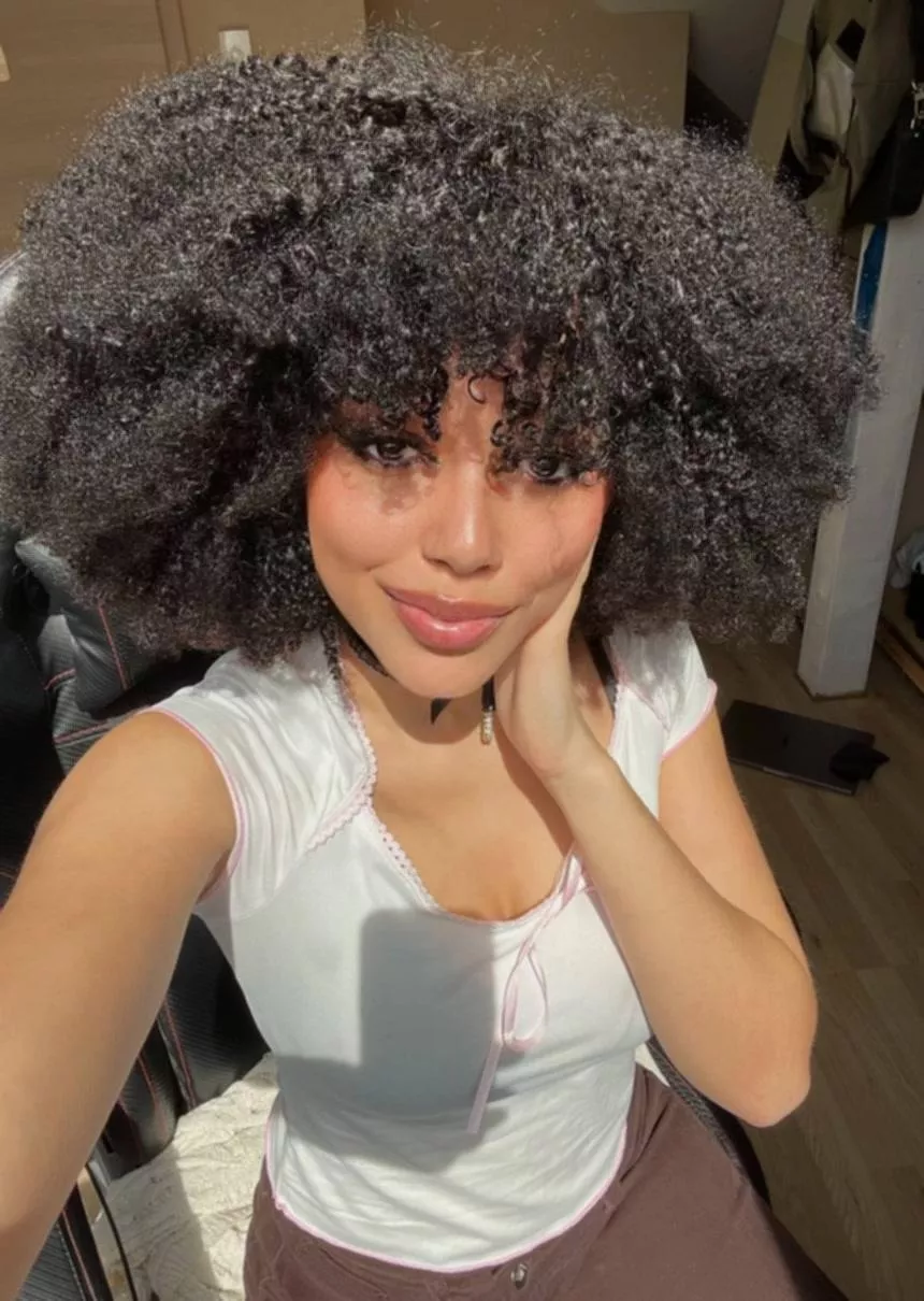 Brazilian x American posted by Samiraxoxodarky