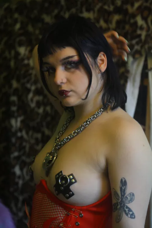 Chain and whips baby by Roketrivera