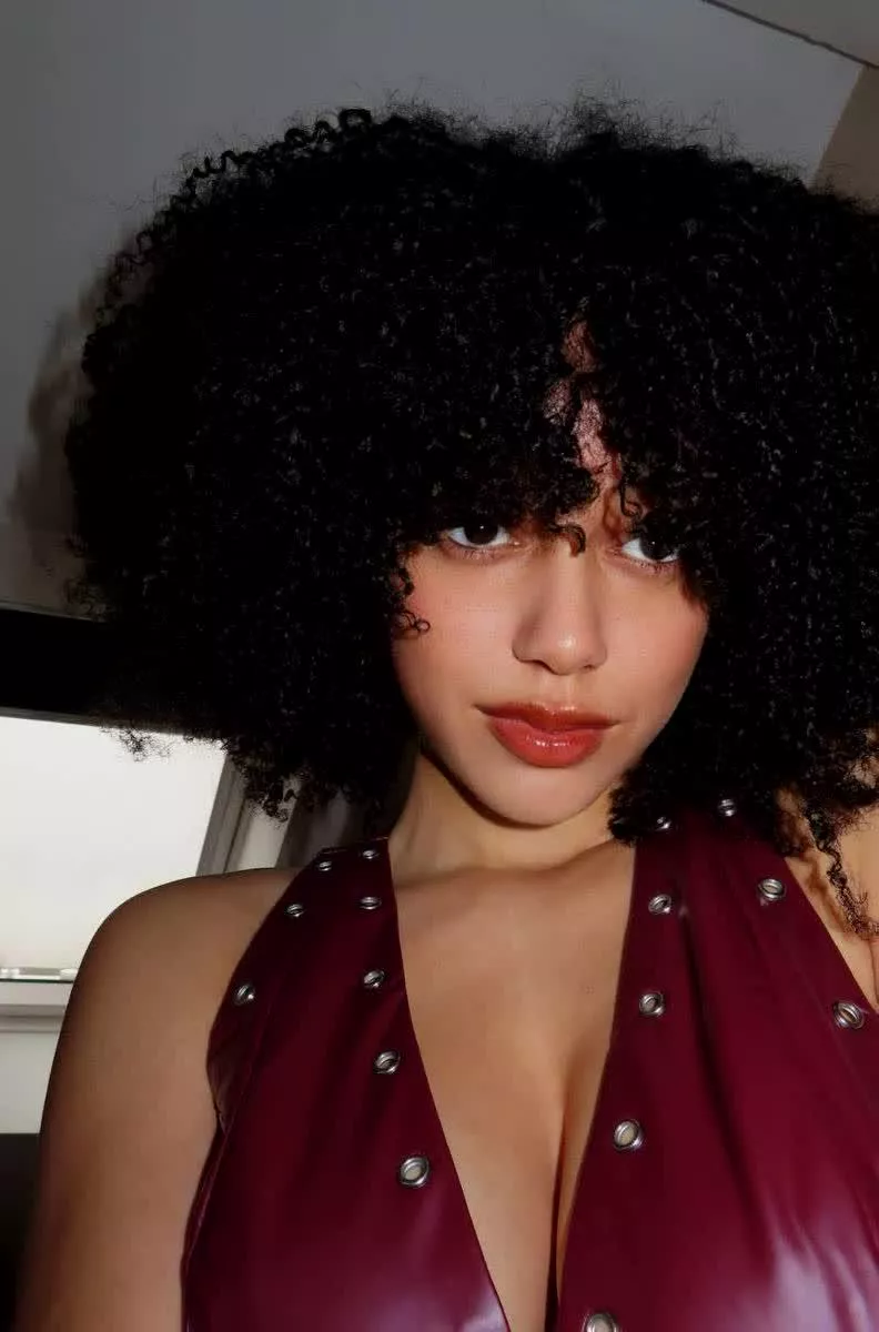 Come over and let's just chill posted by Samiraxoxodarky