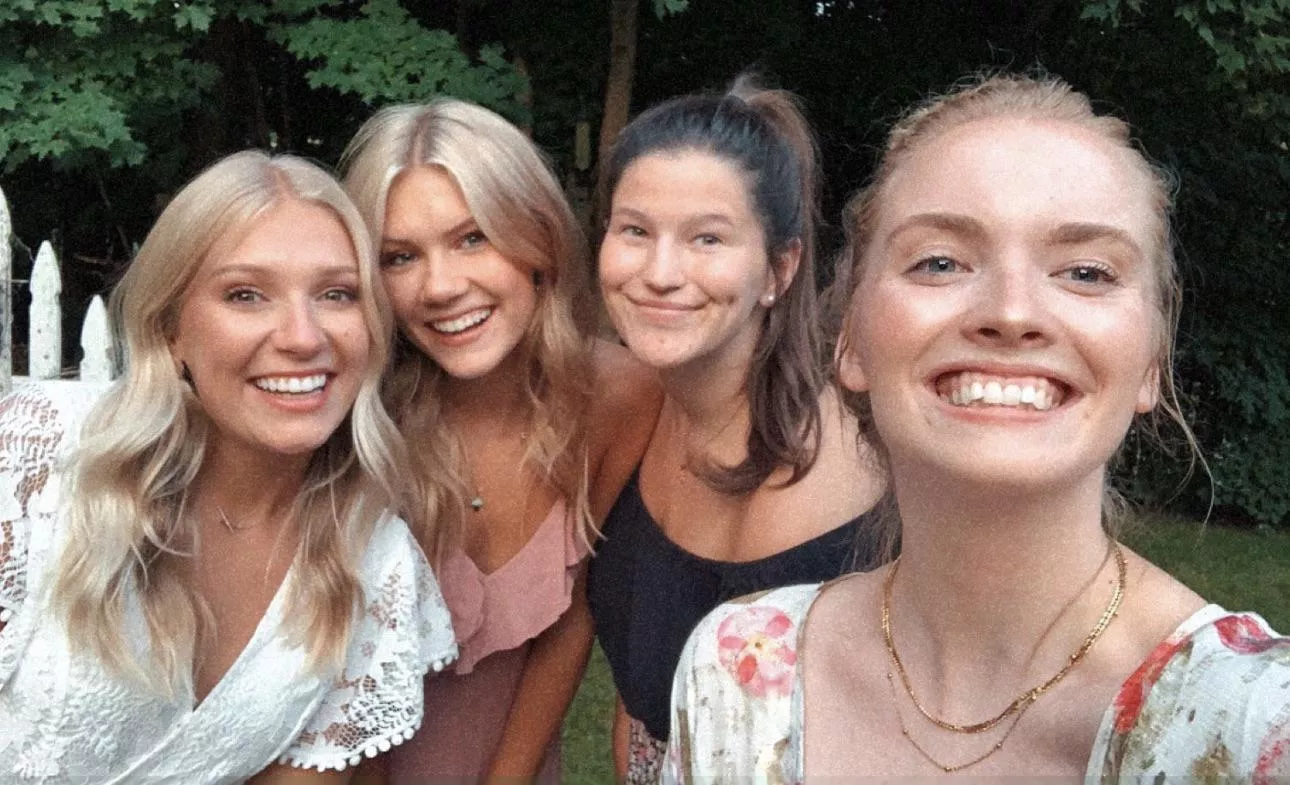 Cute Friends  posted by Fair-Bend3662