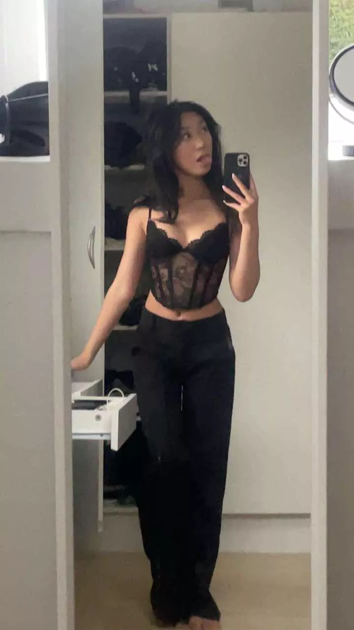 do i deserve a hot fem bf? posted by LogEnvironmental2994