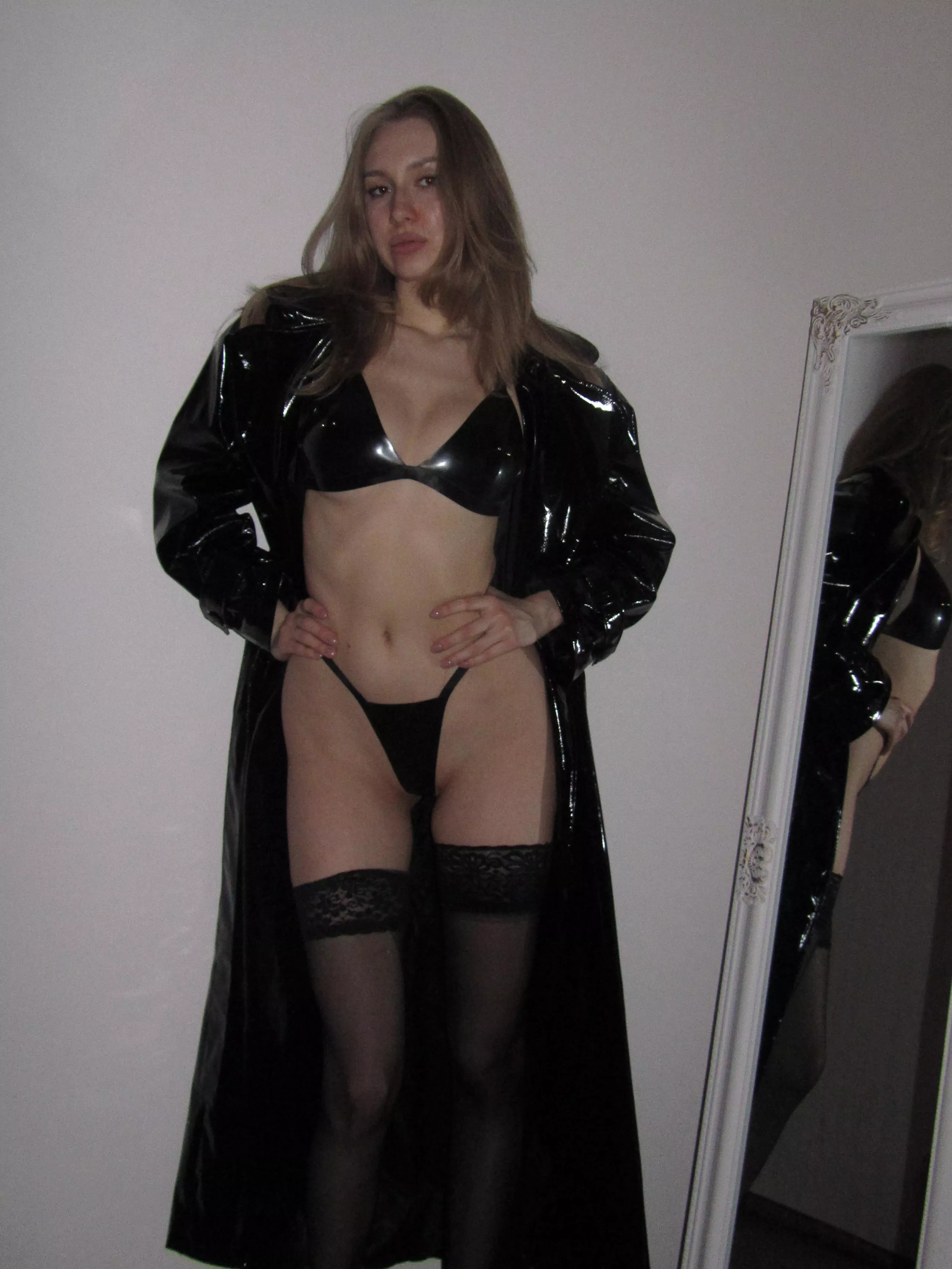 Do you like my outfit?🥵 posted by glowcoree