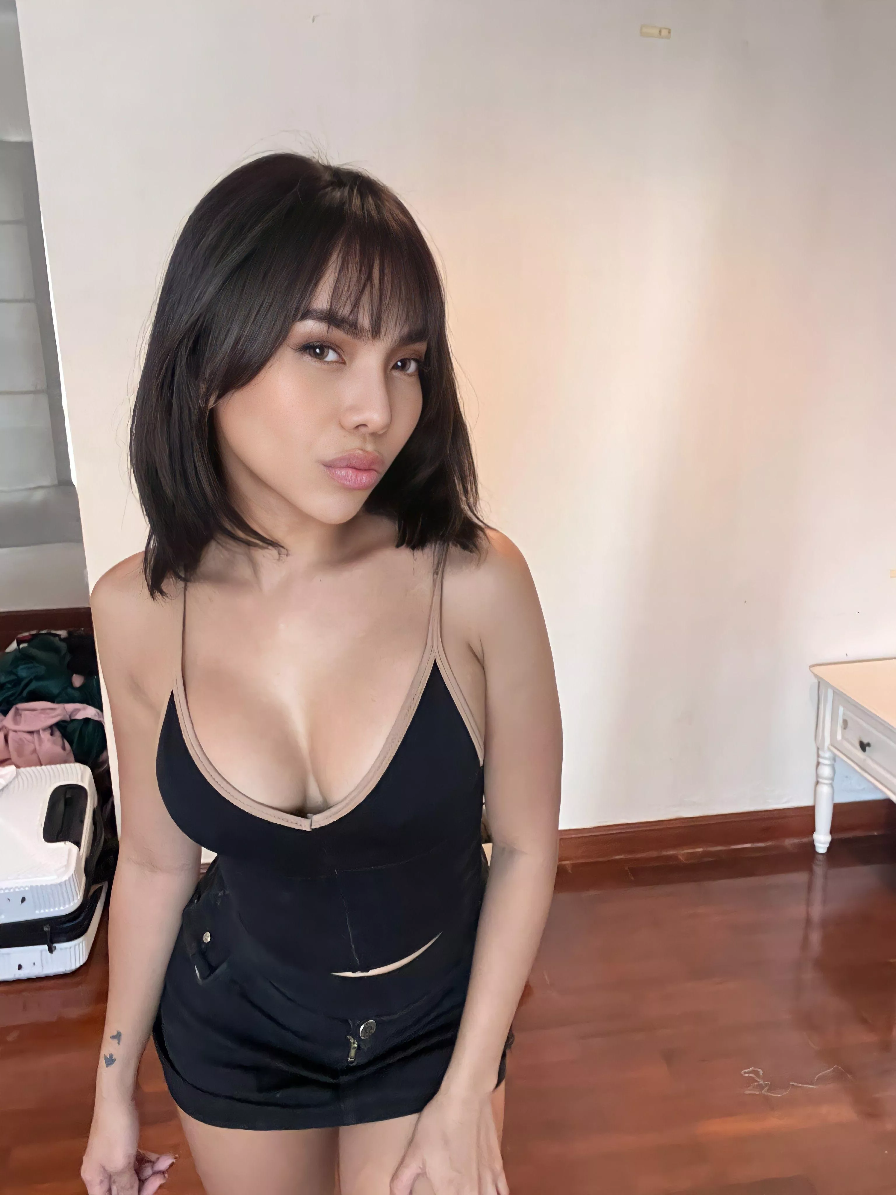 Do you want to know what's better than looking at this Asian body? posted by essanirvana