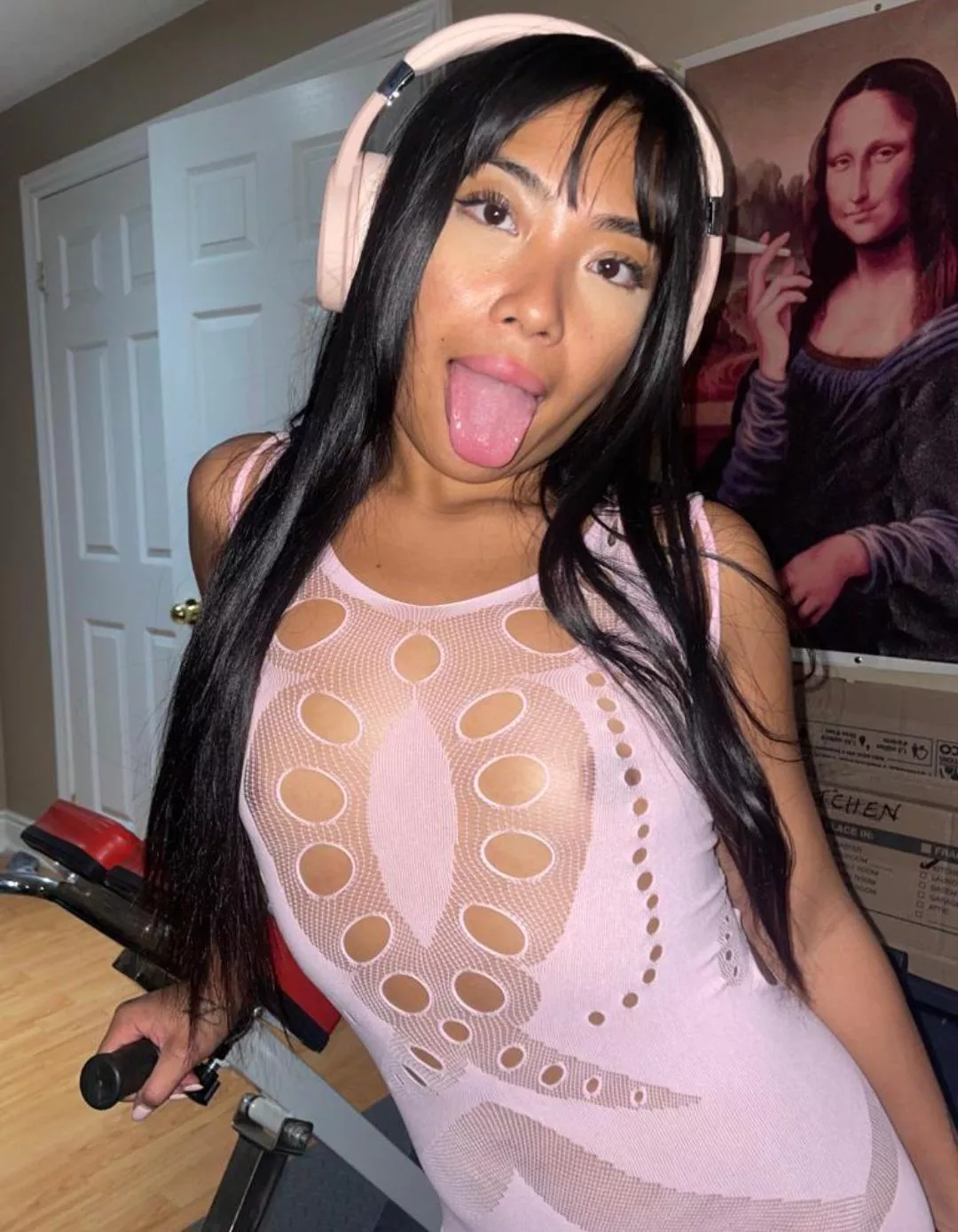 (f) teach me ur ways so i can be a better workout girl  posted by asiandolldesires