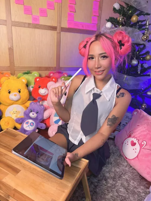 Guys at school don't seem to notice me, do older guys notice me? by Wiebenor