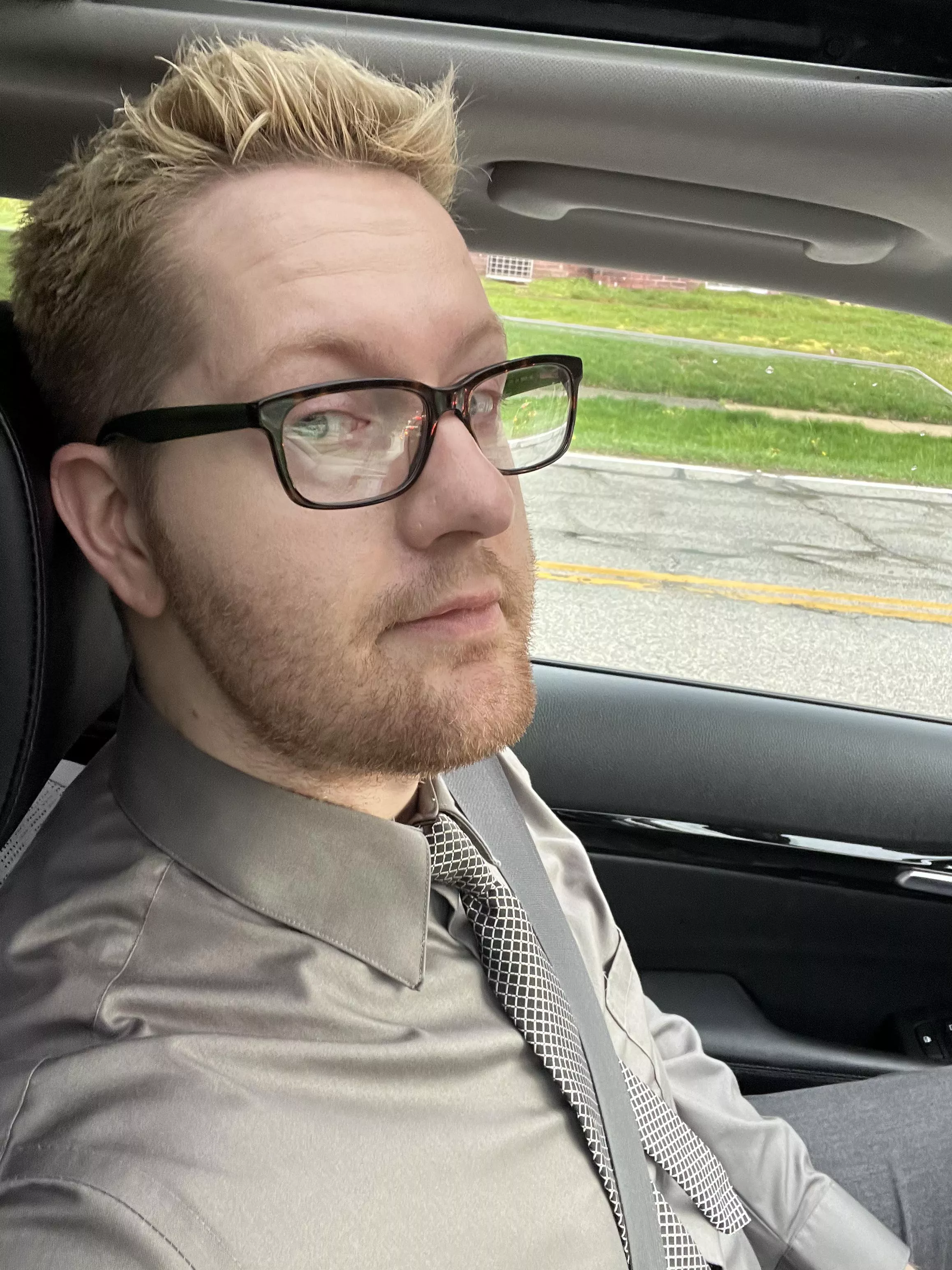 I hardly ever wear a dress shirt or tie. Wanted to document that I did! posted by Daveylonglegs