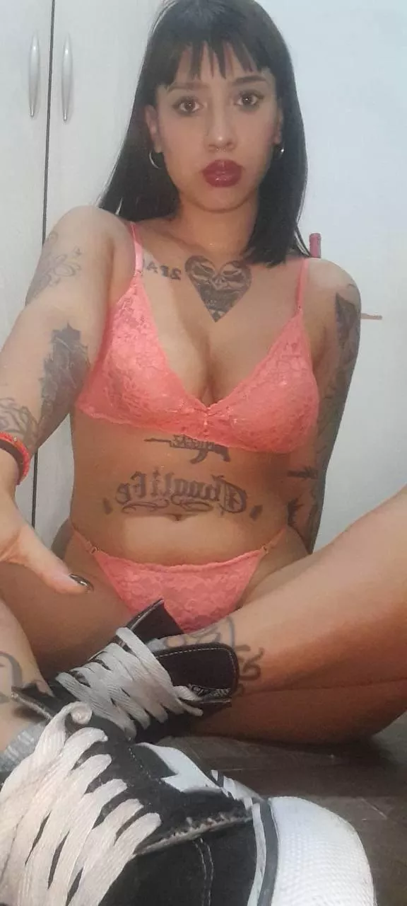 i love pink posted by SmallJasminex