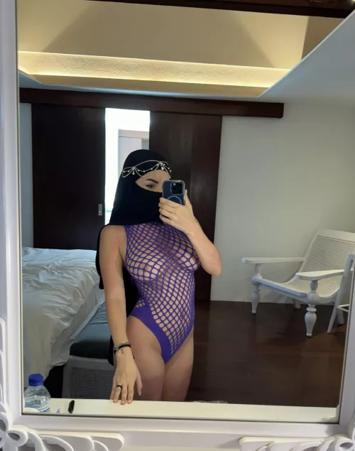 I love taking sexy selfies in nets and sending them to strangers by possiblySink89