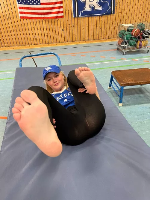 Idc if they are smelly, go on your knees and lick them sissy by glmicha