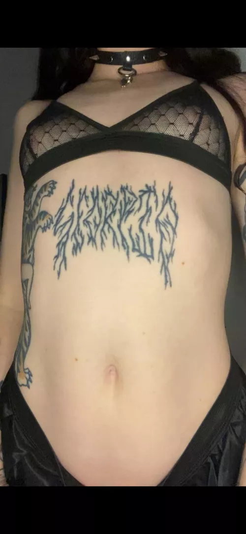 it makes you want to kiss him by SorayaGia