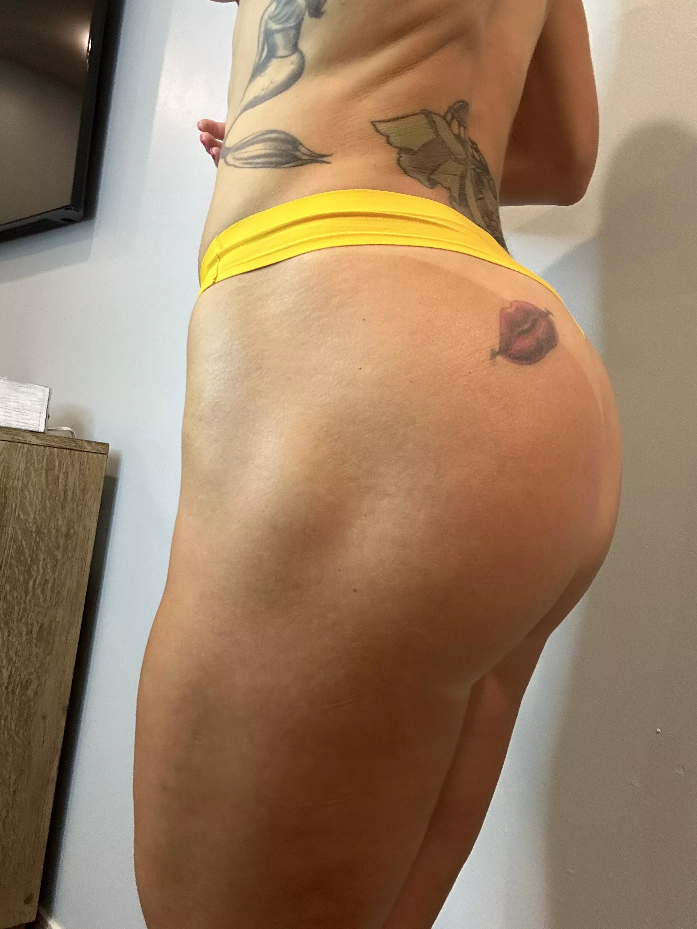 It’s round, it’s toned, it’s tanlined. What more could you want from me posted by fitnesswife1983