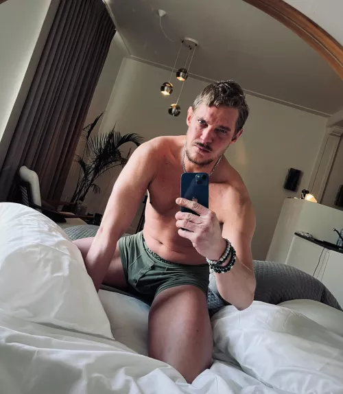 just wake up by Stroke_Machine