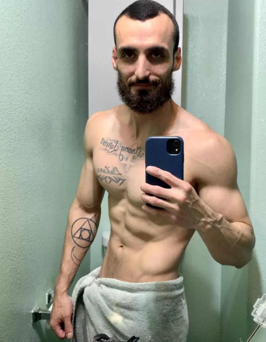 Leaning out for su[m]mer posted by Additional_Example93