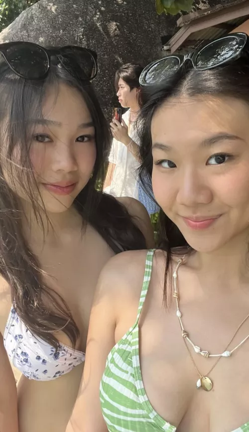 🇭🇰 Left or Right ? by Outrageous_Ad_43