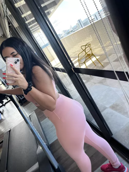 Let’s workout together papi?[F] by Pocahontasbr