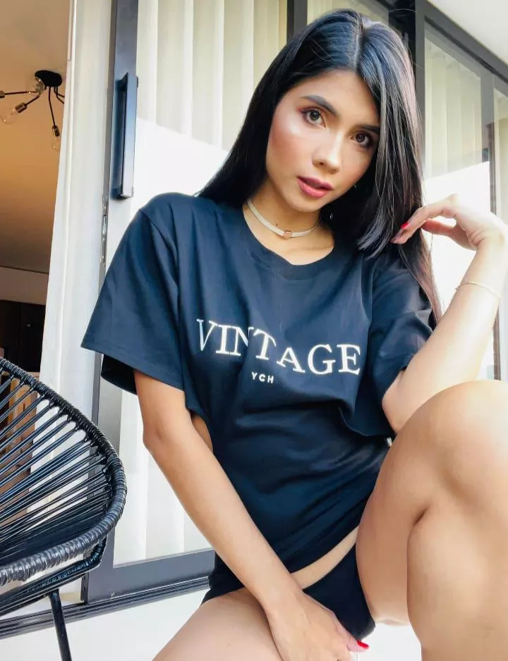 Love is in the air (f29) posted by Anablerd4