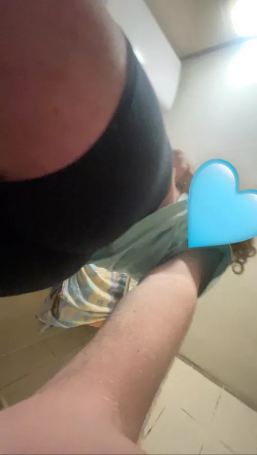 M 18 bottom looking for tops hmu by Embarrassed-Kale-810