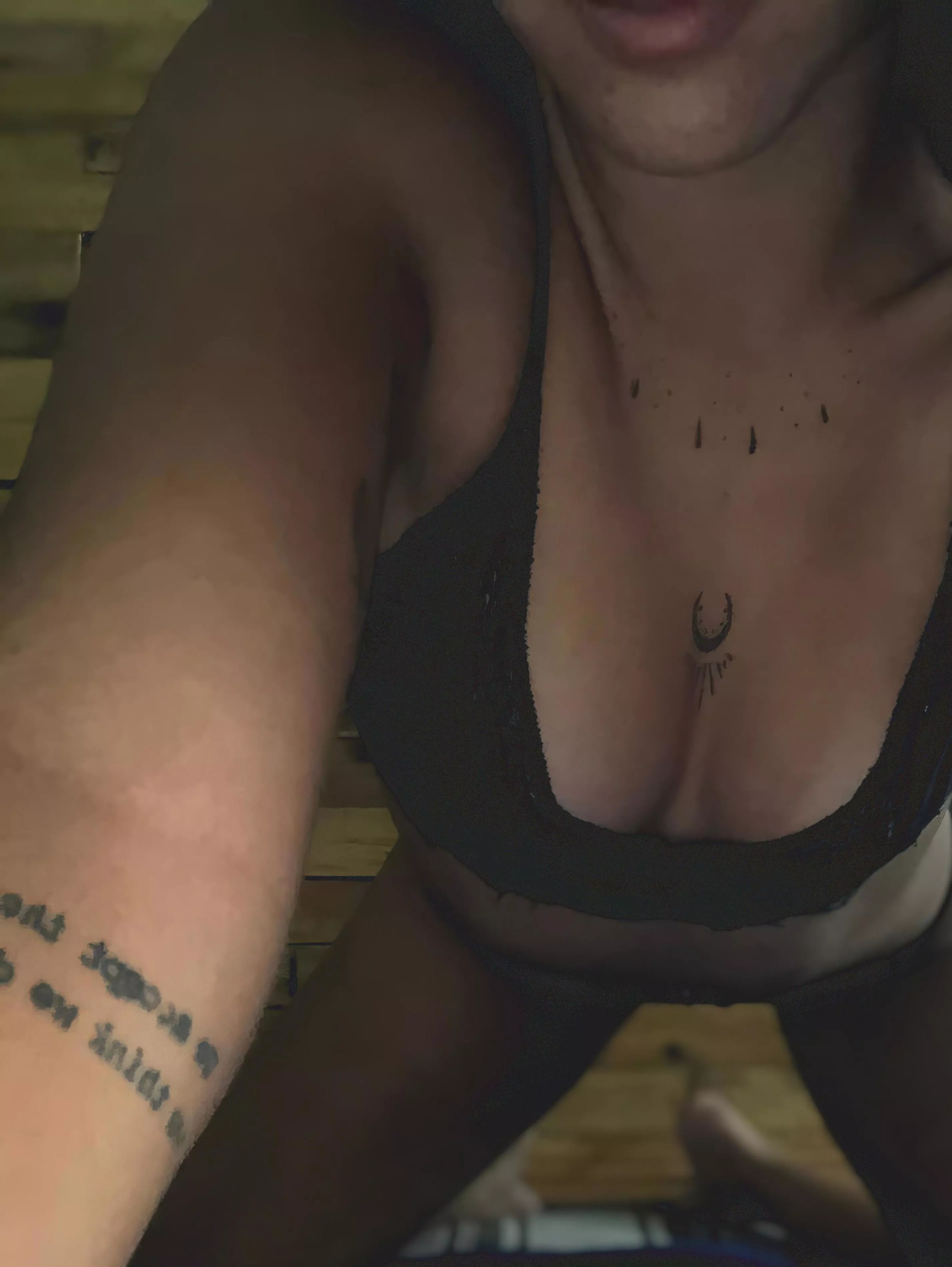  Make me even wetter papi  posted by frednewton253