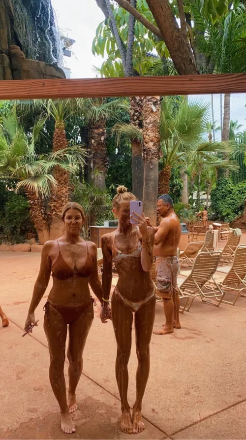 Mom or daughter? [2] by Nikkicrystall