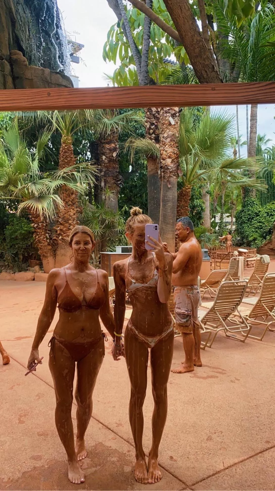 Mom or daughter? [2] posted by Nikkicrystall