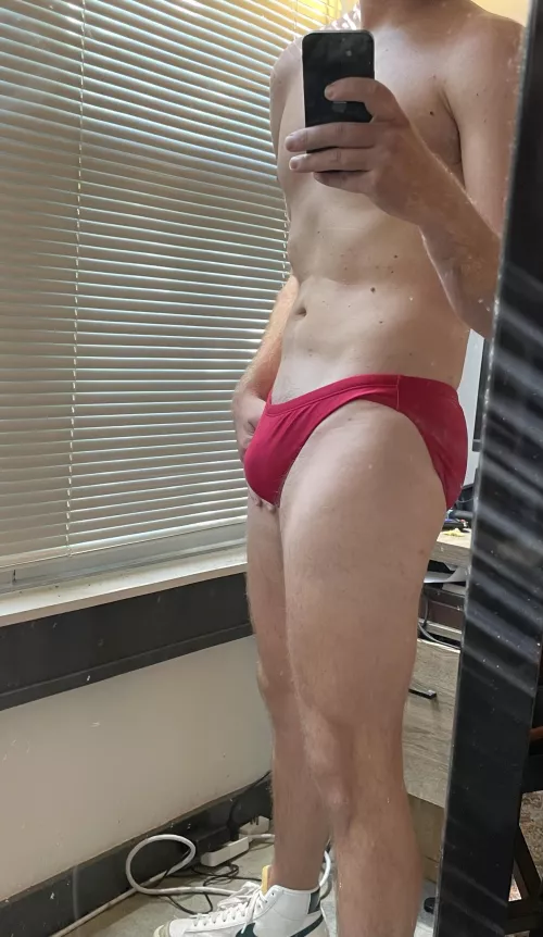 My exhibitionist mind is ready for the summer with this one by roscoholmes