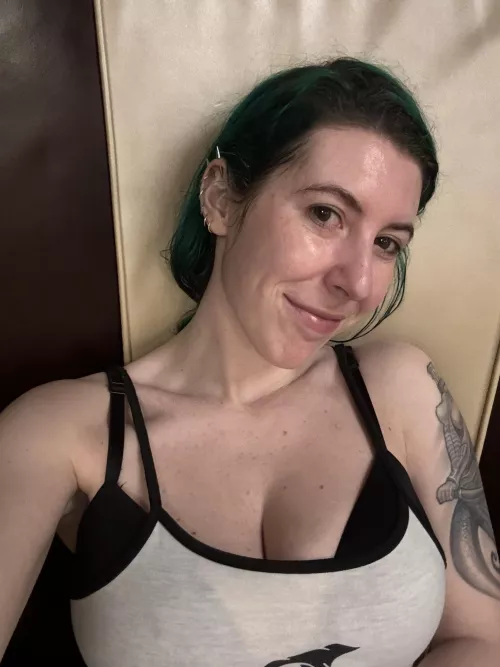 No makeup selfie by sirenskiss3