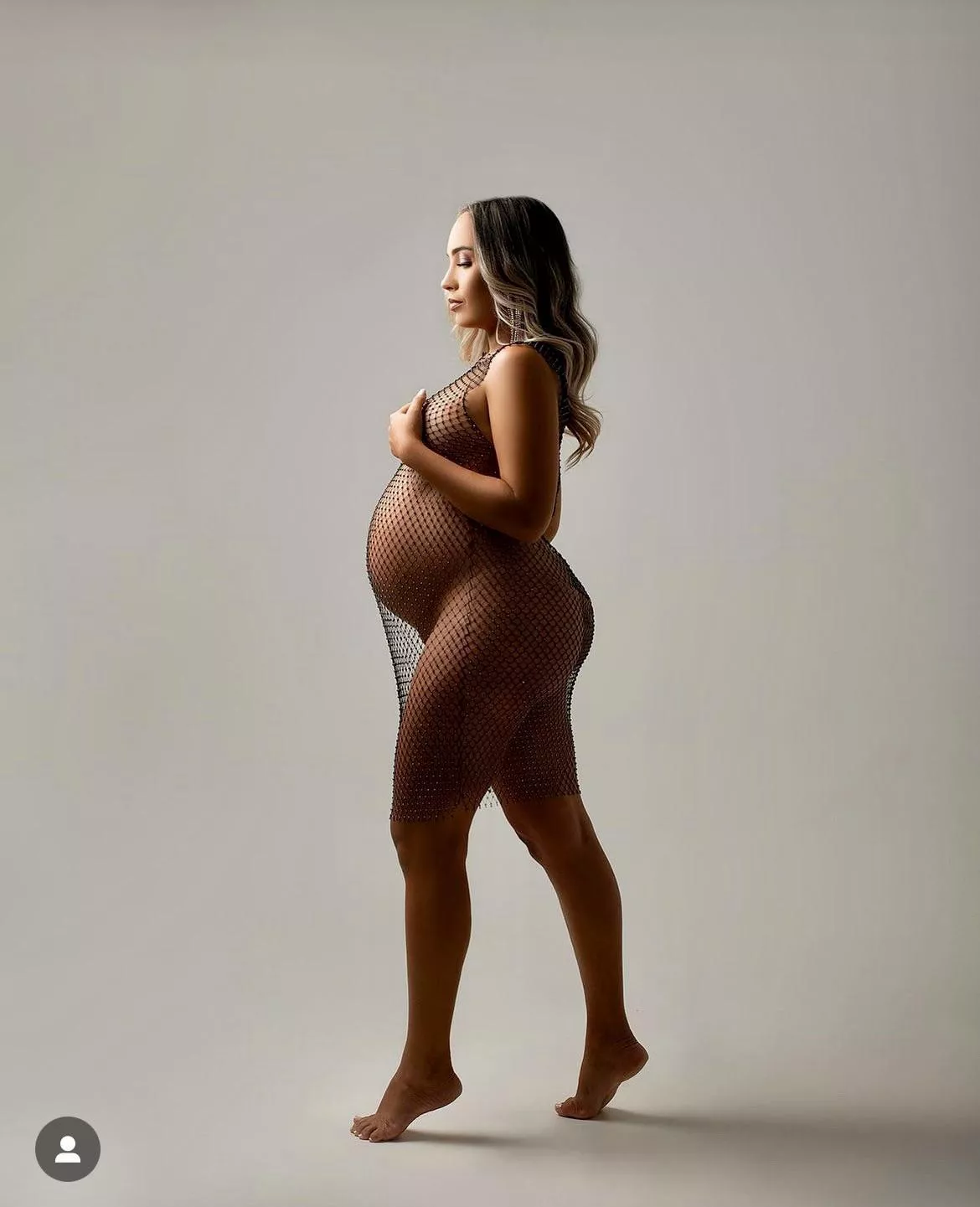 Pregnant woman glowing ✨✨✨ posted by ConsiderationOdd9871