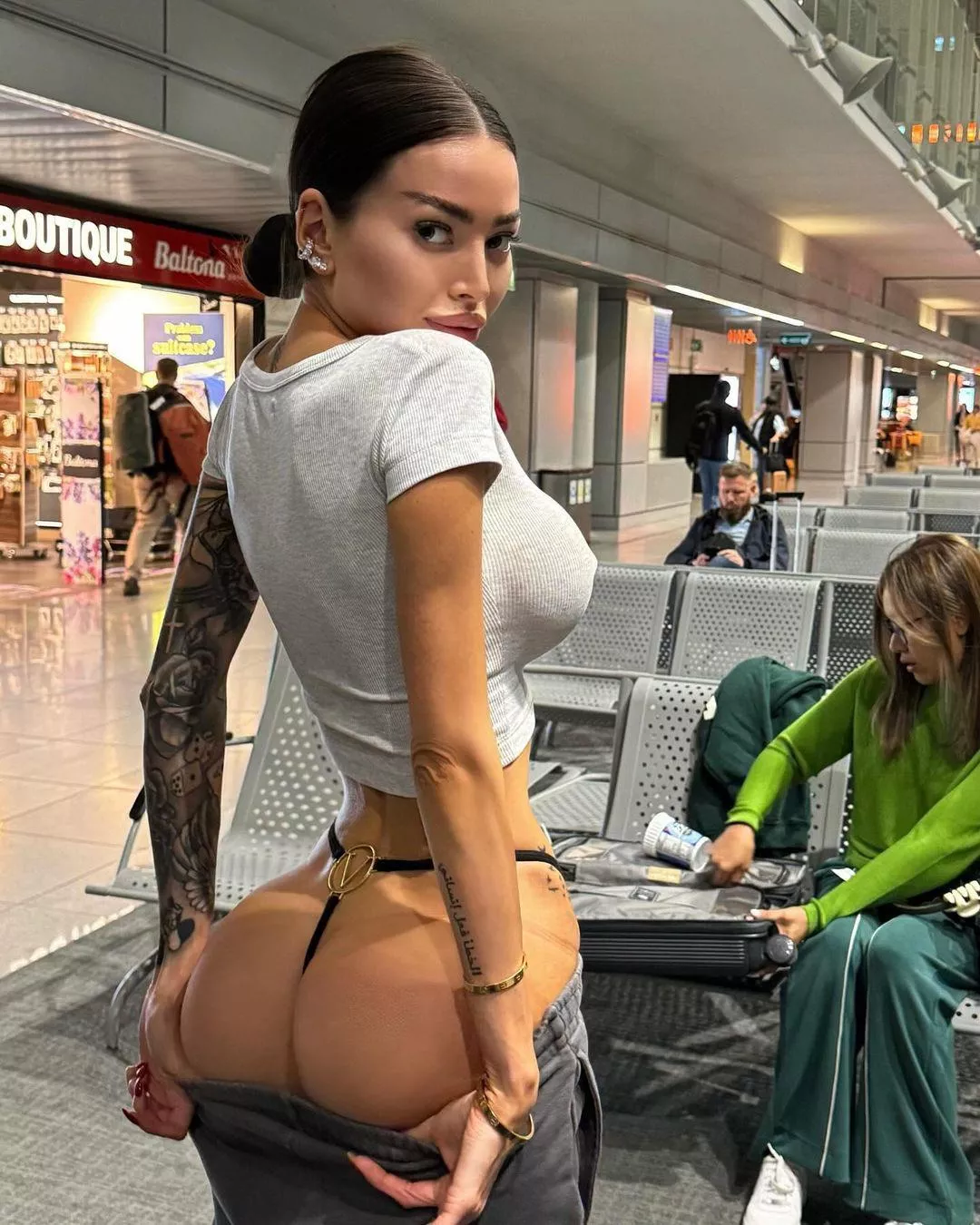 Public ass flash posted by basegvd