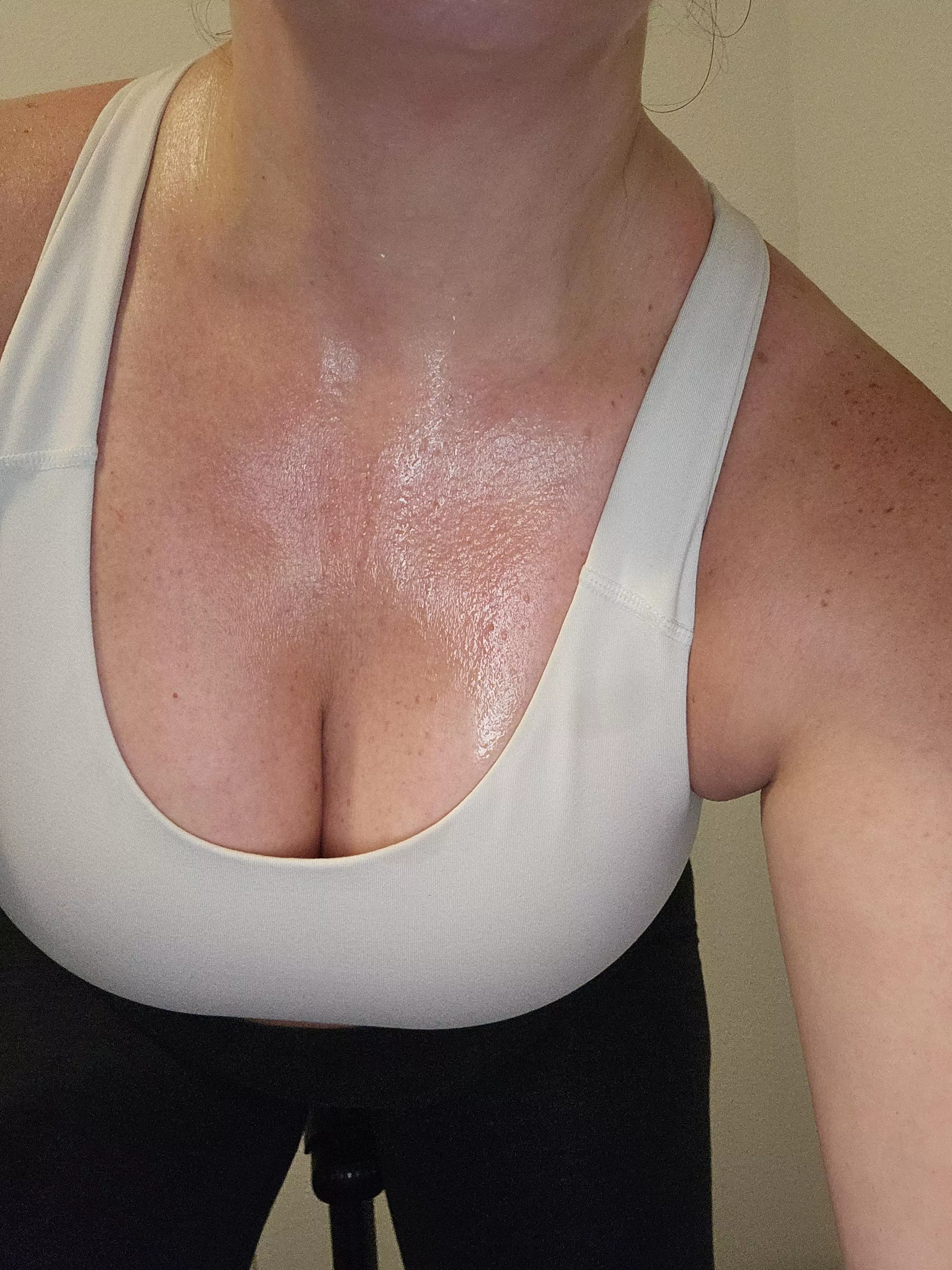 So hot 🥵🥵 (f) posted by The_Wife_Show