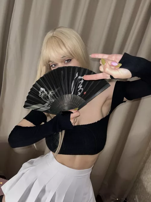 This crop top could fall off at any moment by Qwinkey